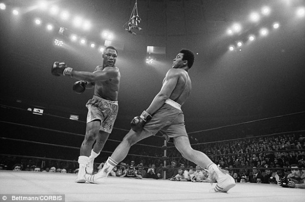 muhammad ali dodging punch